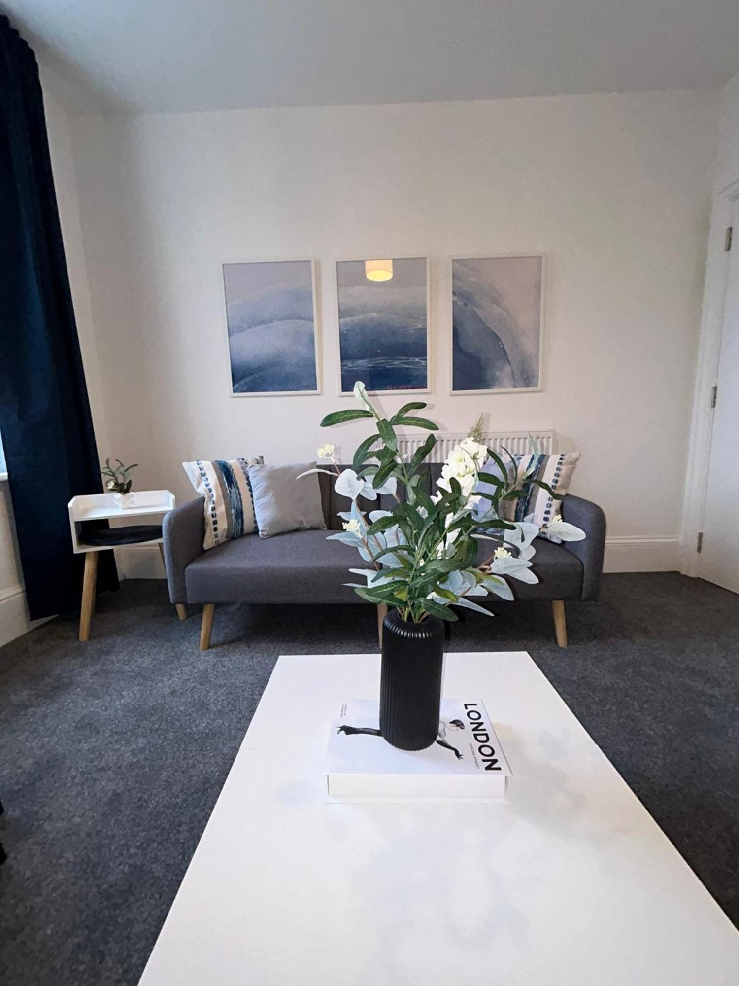 Brand New Modern Apartments Steps From Gloucester Quays Esterno foto