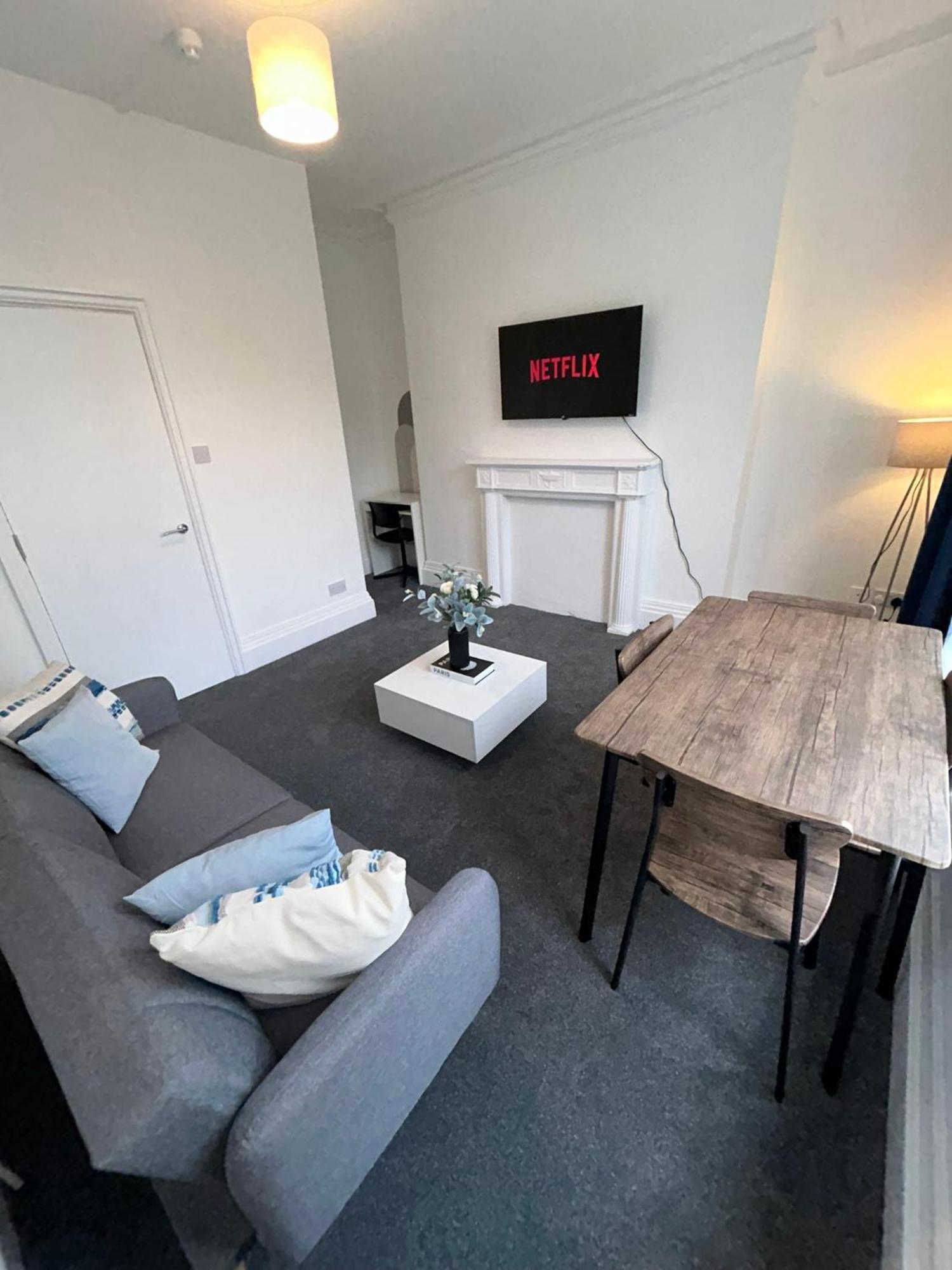 Brand New Modern Apartments Steps From Gloucester Quays Esterno foto