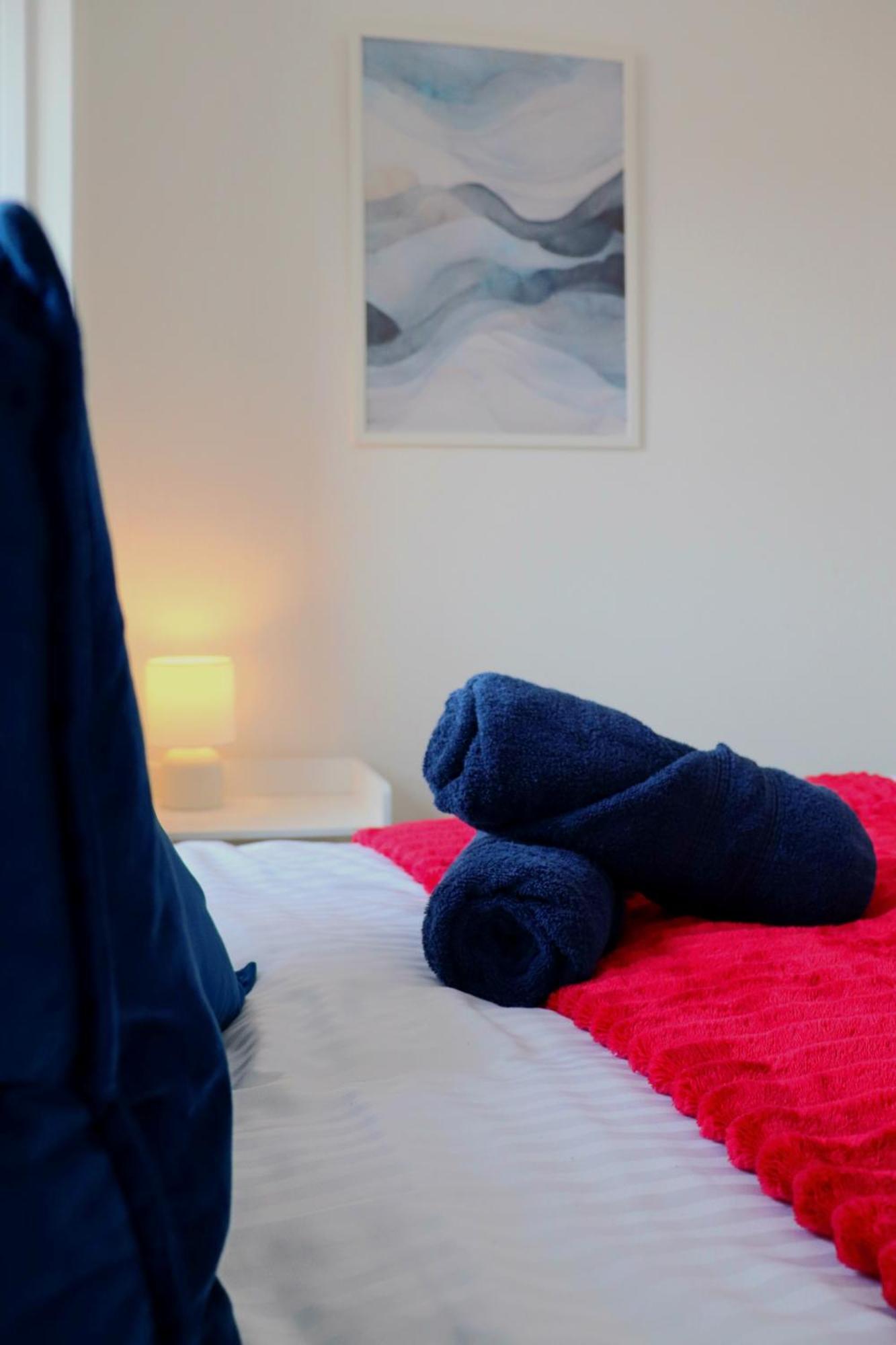 Brand New Modern Apartments Steps From Gloucester Quays Esterno foto