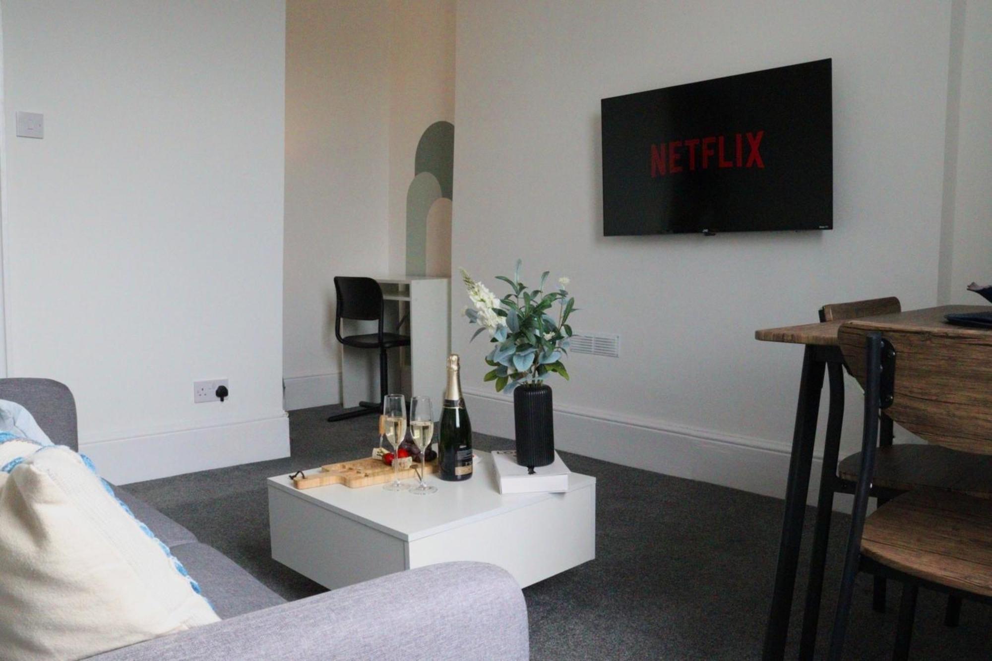 Brand New Modern Apartments Steps From Gloucester Quays Esterno foto