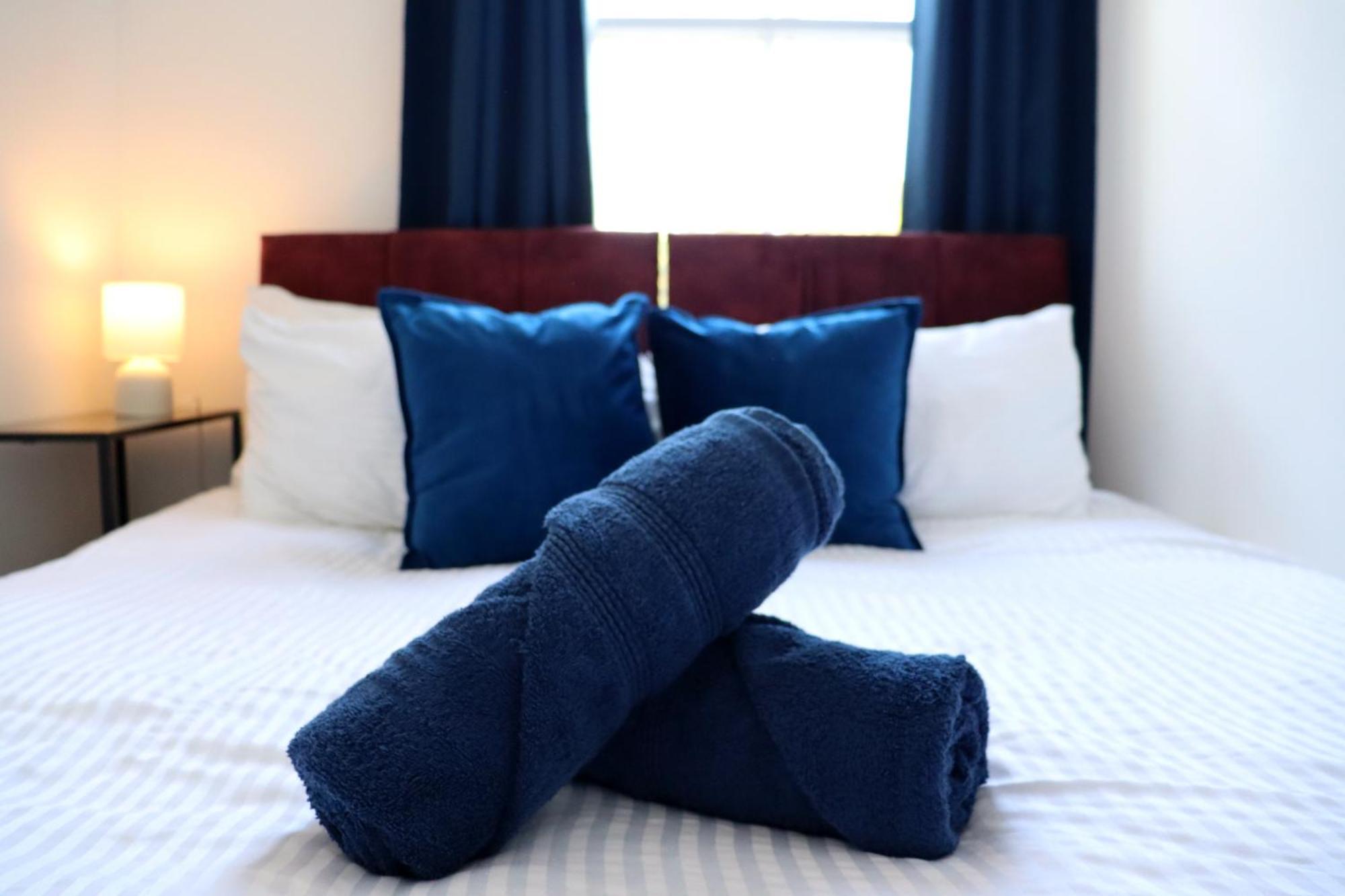 Brand New Modern Apartments Steps From Gloucester Quays Esterno foto