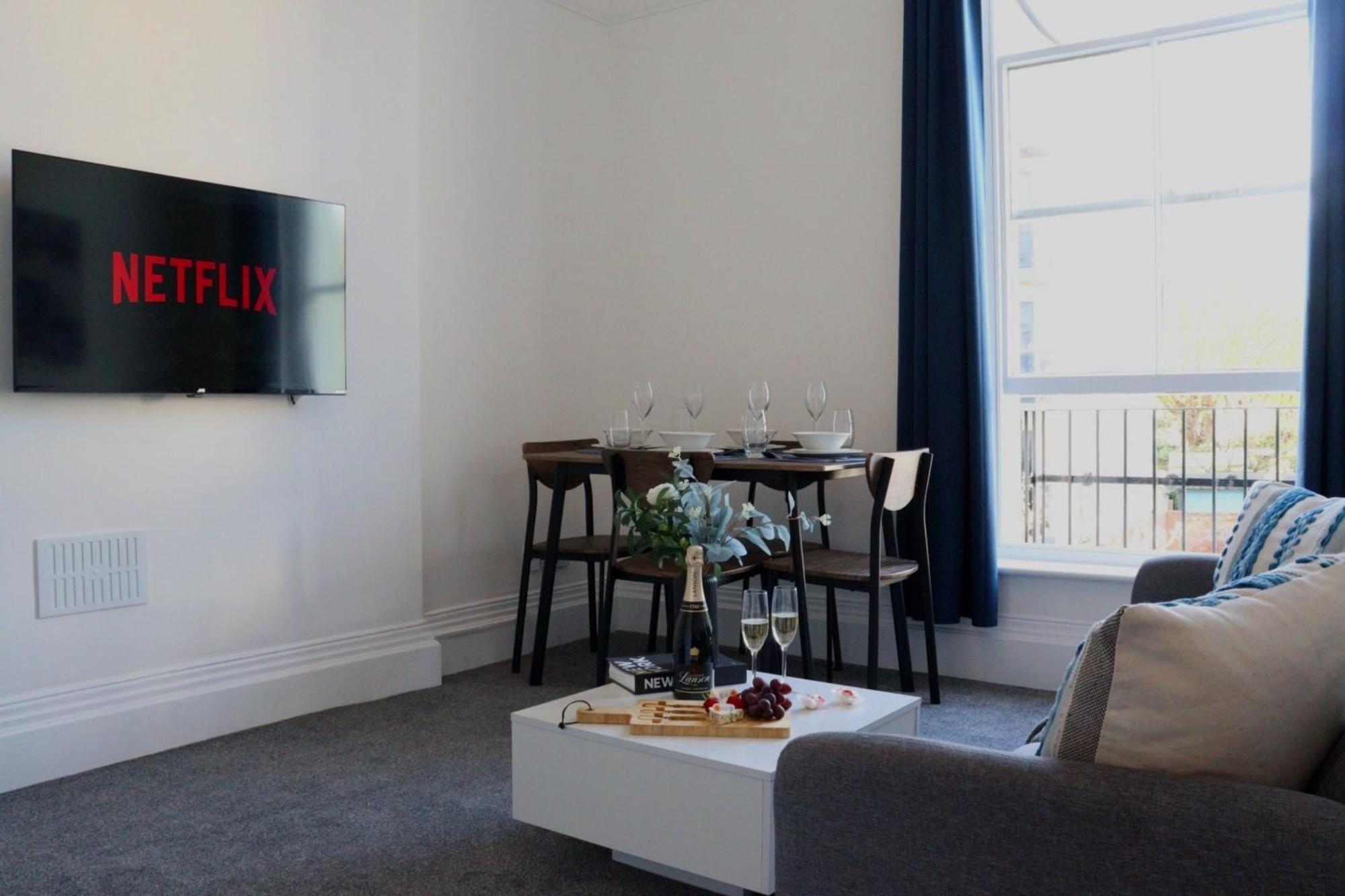 Brand New Modern Apartments Steps From Gloucester Quays Esterno foto