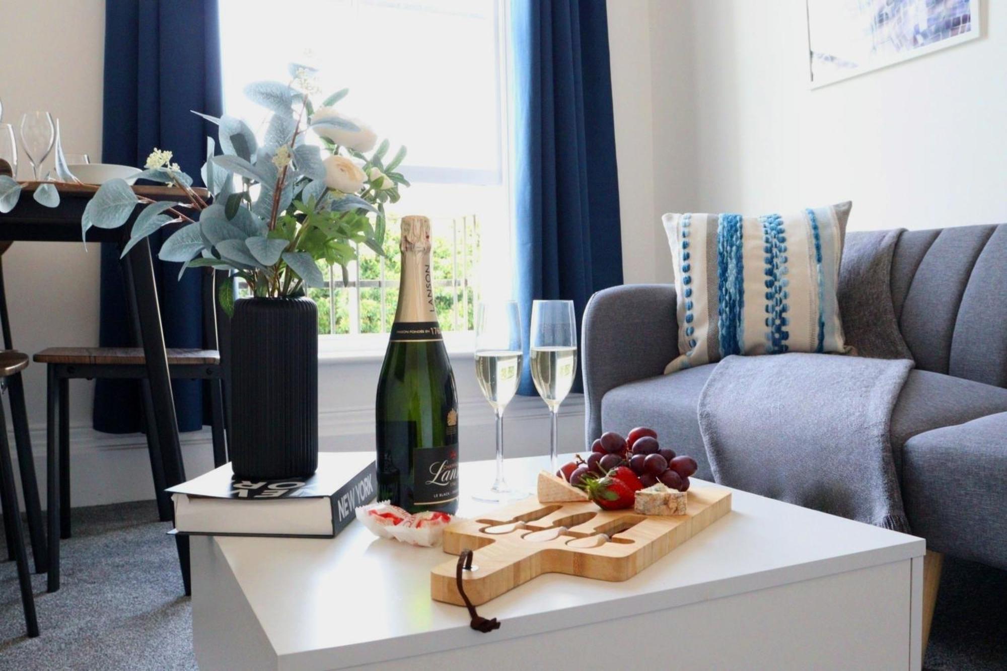 Brand New Modern Apartments Steps From Gloucester Quays Esterno foto