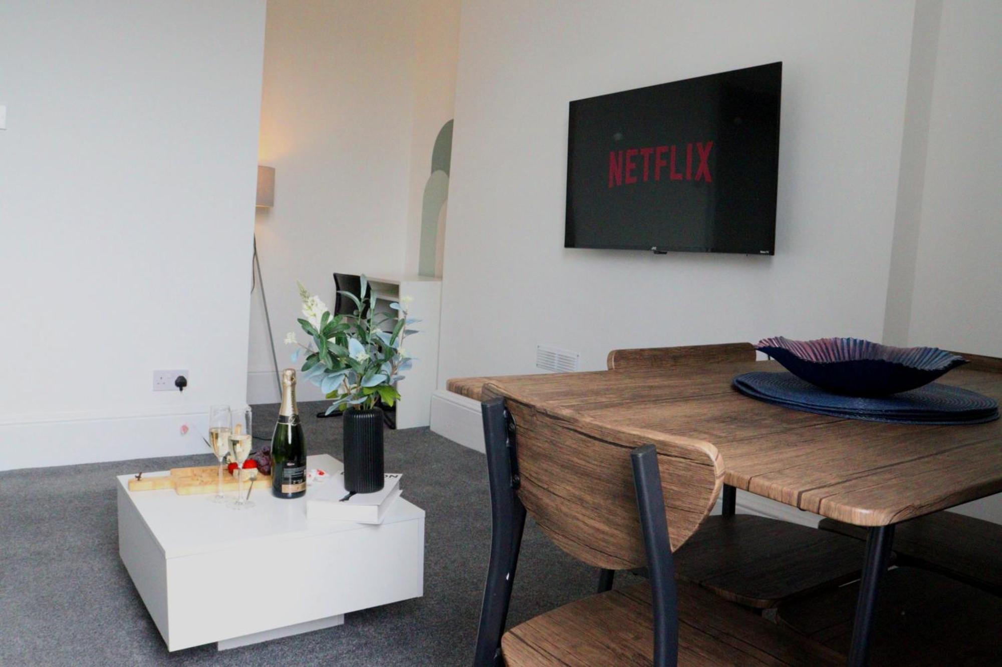 Brand New Modern Apartments Steps From Gloucester Quays Esterno foto